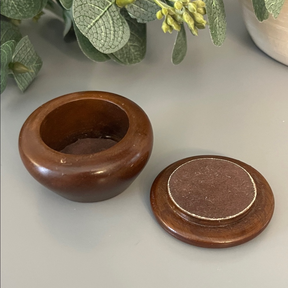 Vintage Brown Wooden Felt Lined Keepsake Box with Lid - Picture 2 of 5